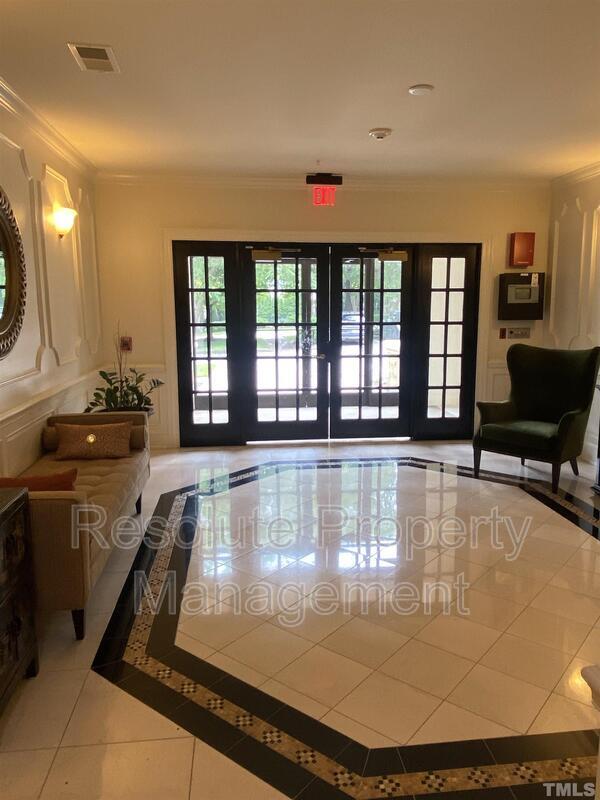 Foto del edificio - 3980 Essex Garden Ln