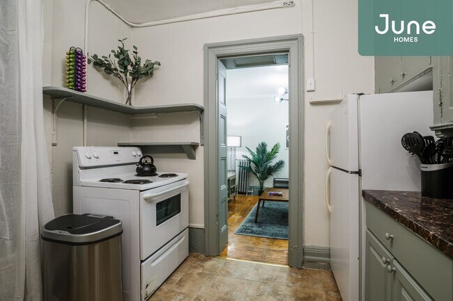 Foto del edificio - ROOM ONLY in 4-bed/1.0-bath Home