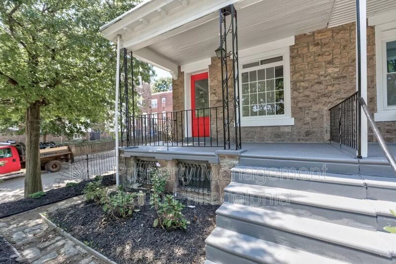 Foto principal - 435 E Walnut Ln