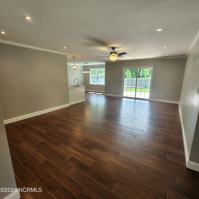 Foto del edificio - 115 Blue Bird Ln