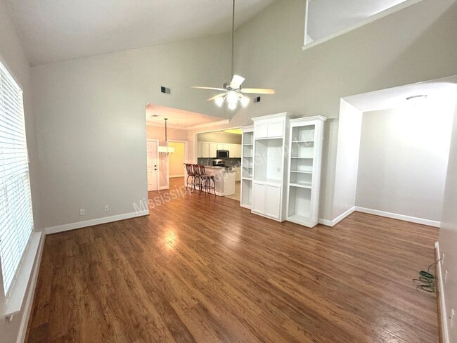 Building Photo - 3BD/3BA FOR RENT