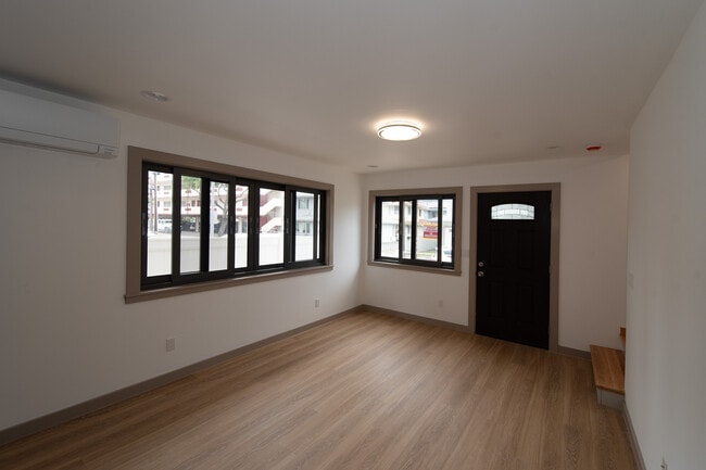 Building Photo - 1232 Elm St