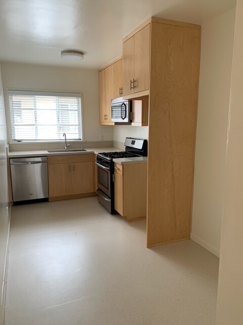 Building Photo - 1320 N Citrus Ave