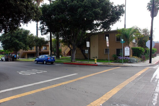 Foto del edificio - Town & Country Apartments