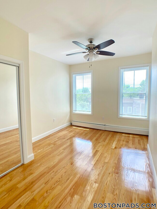 Building Photo - 35 Brookline St