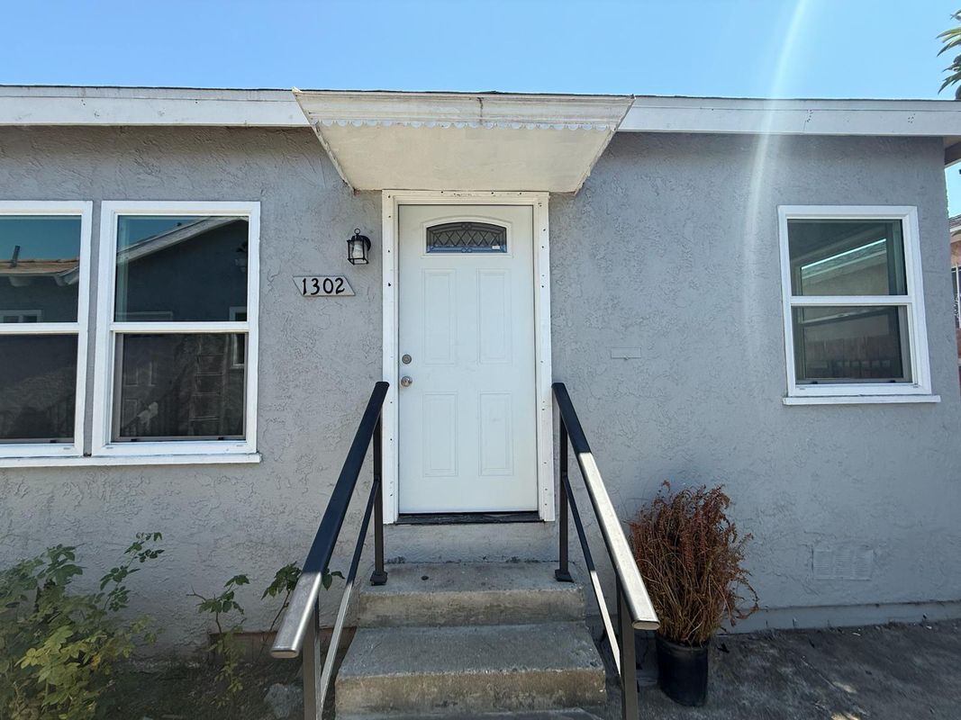 Primary Photo - 1302 W 109th St