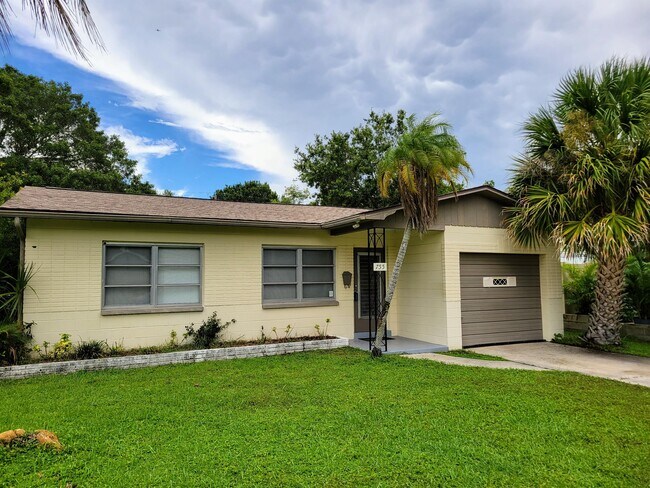 Building Photo - 755 42nd Ave N