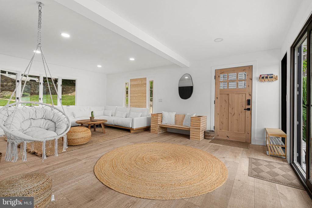 Primary Photo - 39 Upper Lakeview Ave