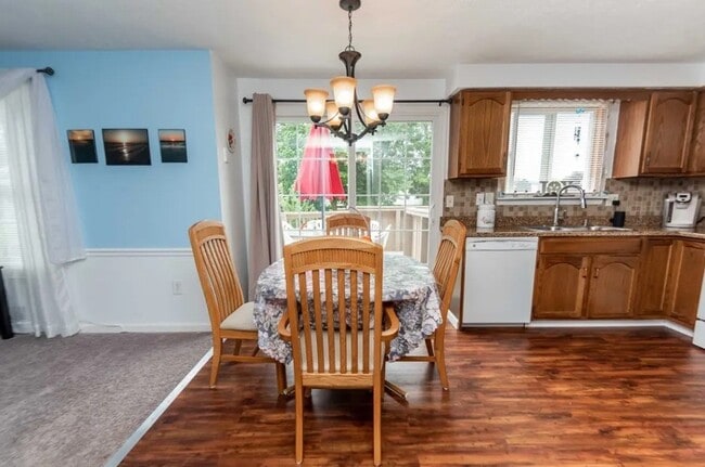 Foto del edificio - 78 Fontana Ln