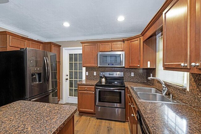 Building Photo - 3915 Cranbrook Court Northwest