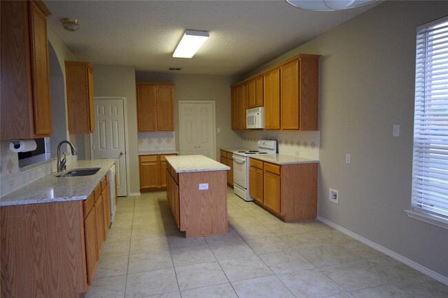Building Photo - 4028 Pear Ridge Dr