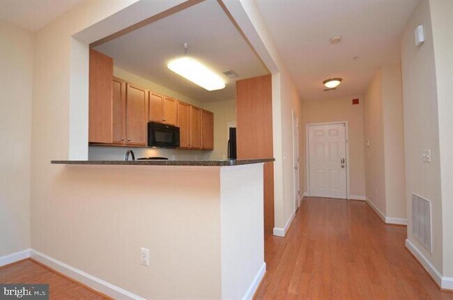 Foto del edificio - 6161 Willow Pl
