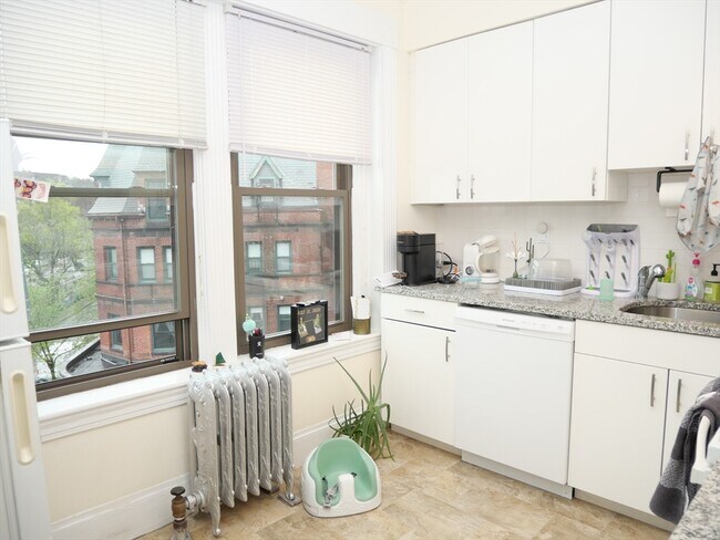 Foto del edificio - 1390 Beacon St
