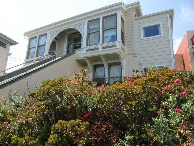 Foto principal - 3340 San Bruno Ave