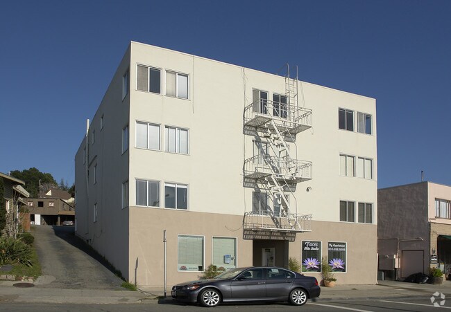 Building Photo - 367-371 Colusa Ave