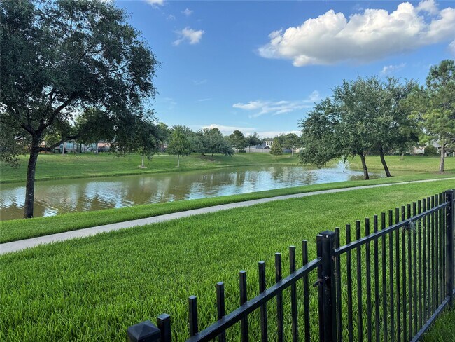 Foto del edificio - 12807 Southern Valley Dr