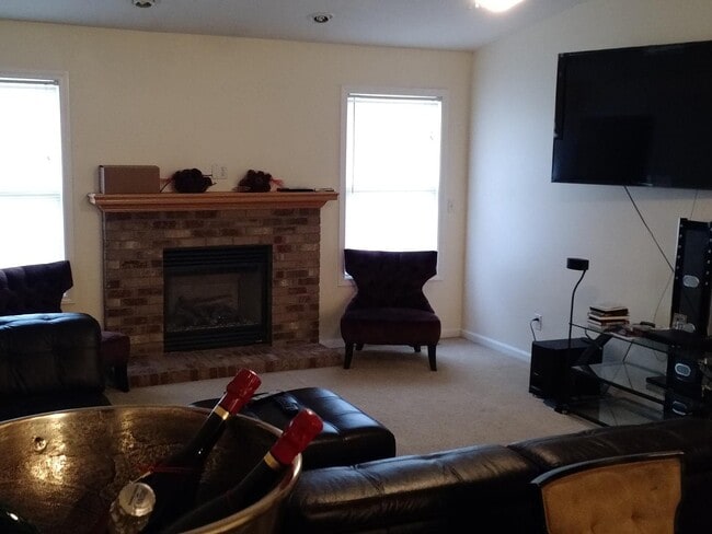 Building Photo - 604B Sunflower St