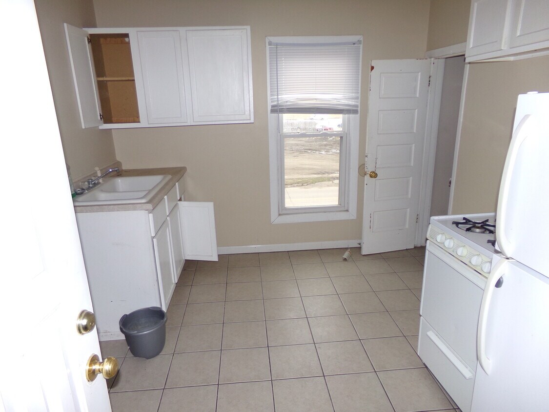 Building Photo - BCR Nice 1 BR All Utilities Paid