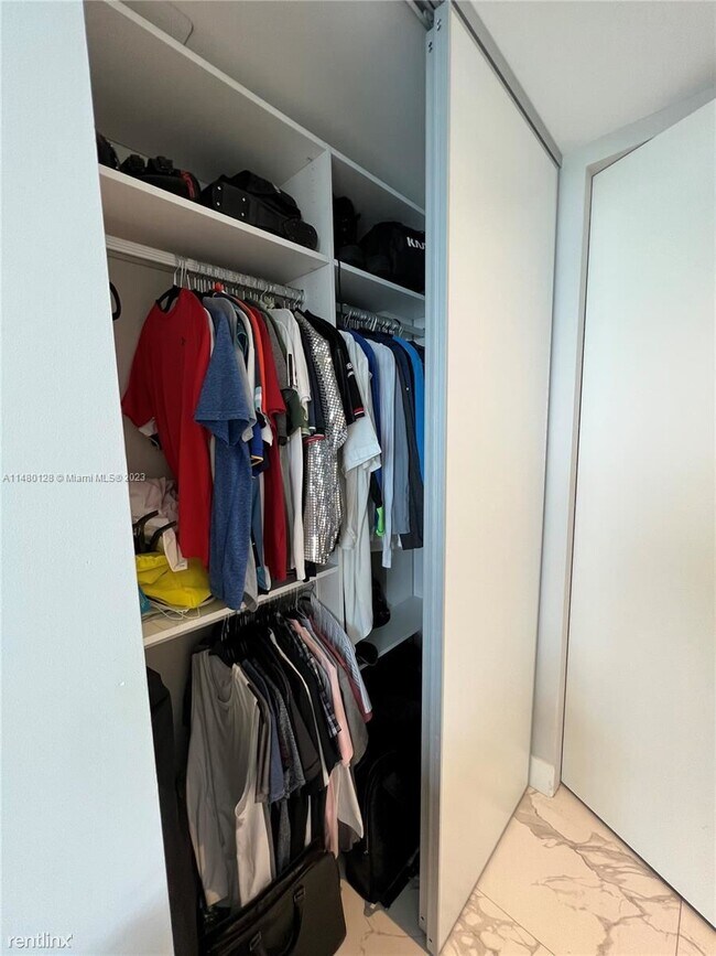 Foto del edificio - 2 br, 2 bath Condo - 18975 Collins Ave Uni...