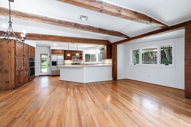 Foto del edificio - 6825 Bellgreen Dr