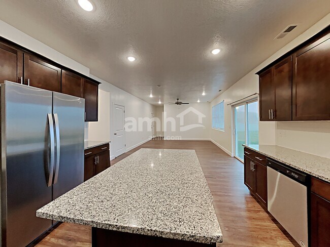 Foto del edificio - 1338 E White St