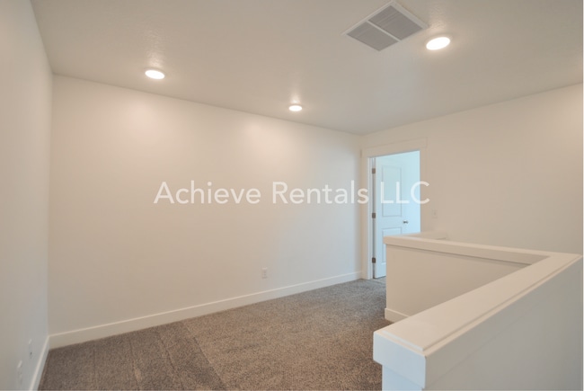 Building Photo - Golf, Parks & Home Sweet Home | Logan Utah Townhome