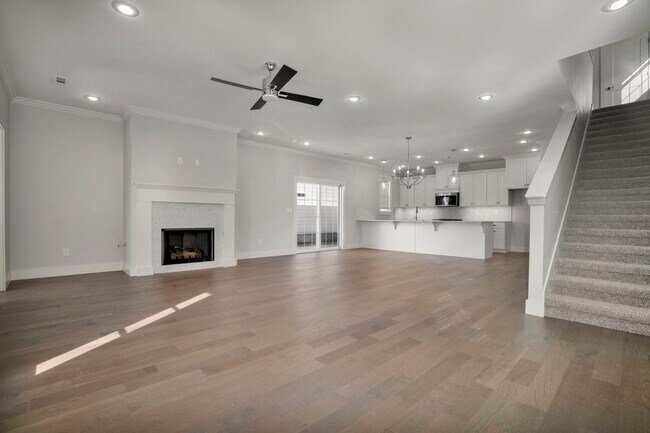 Foto del edificio - Beautiful 4 Bed 4.5 Bath New construction Home off of Rupple!! Pre-Leasing for Summer!