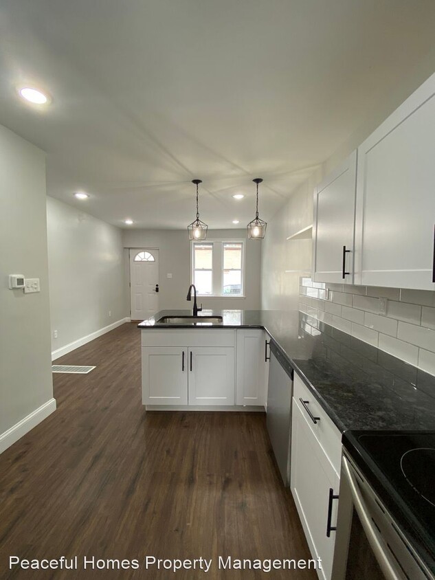 Primary Photo - 3 br, 2.5 bath House - 617 Bay St