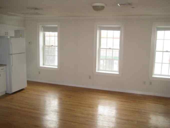 Primary Photo - 47 Spencer Ave