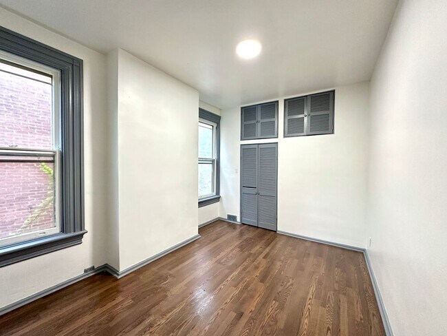 Foto del edificio - Newly Renovated 1 Bedroom, 1 Bath Unit in Highland Park - Available 12/1!