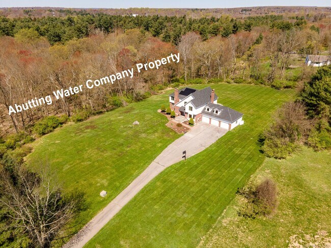 Building Photo - 11 Field Dr