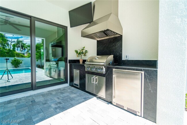 Foto del edificio - 822 105th Ave N