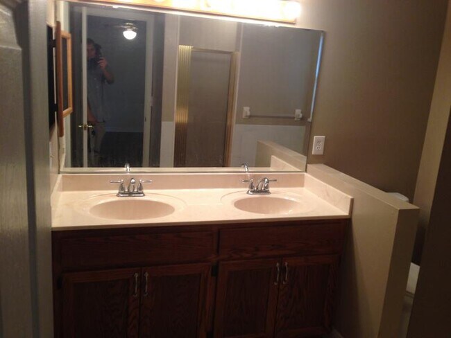 Foto del edificio - 6220 Janina rd