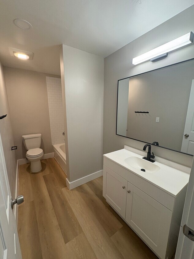 Foto del edificio - 8480 Jewel Lake Rd