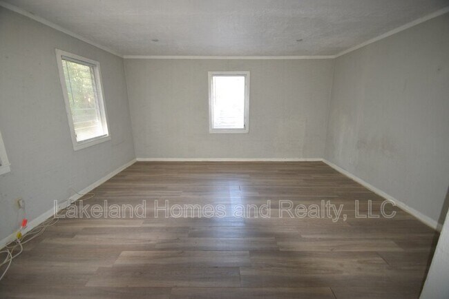 Building Photo - 842 E Lime St