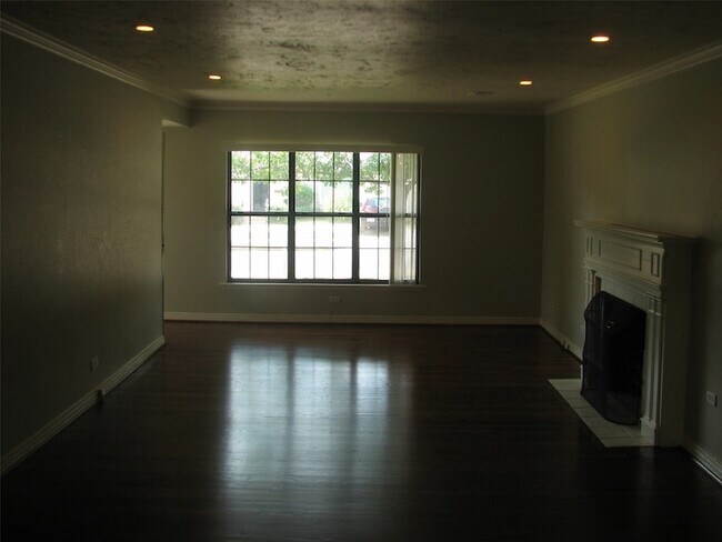Building Photo - 10943 Desdemona Dr