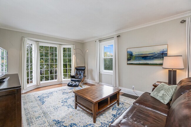 Building Photo - 145 N Huffman St