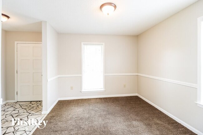 Building Photo - 5369 Albemarle Dr