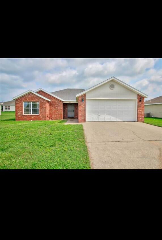 Foto principal - 808 Almond St SW