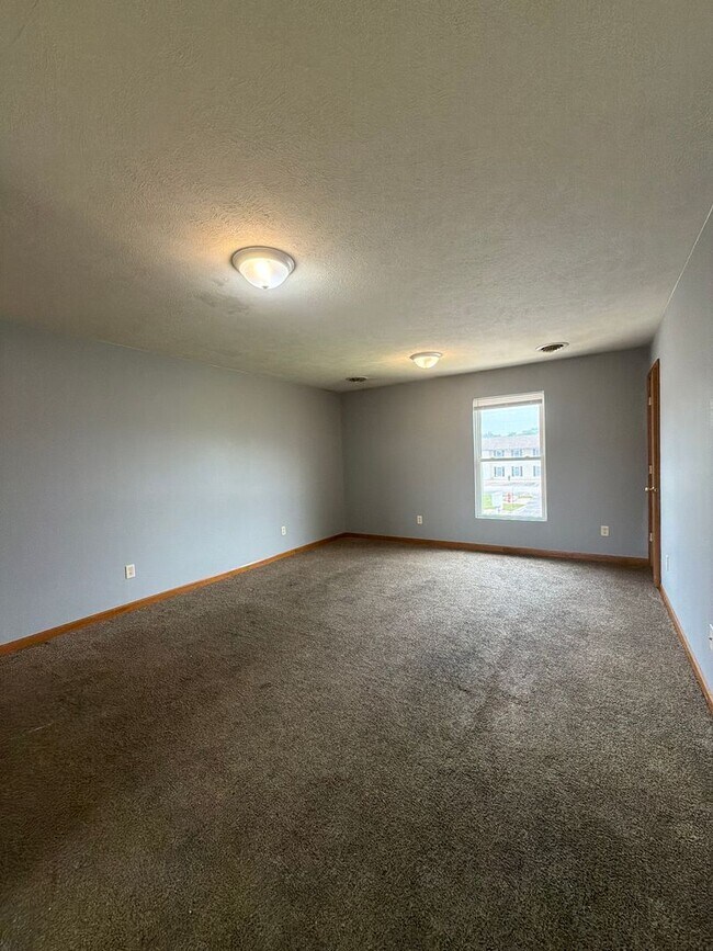 Building Photo - 279 Woodridge Ct