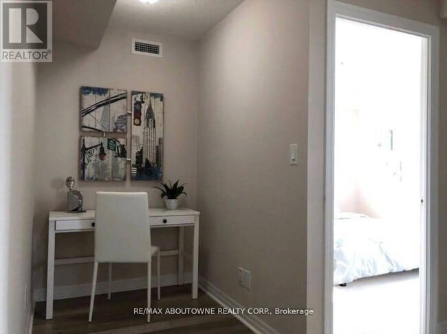 Photo du bâtiment - 2015 Sheppard Ave E