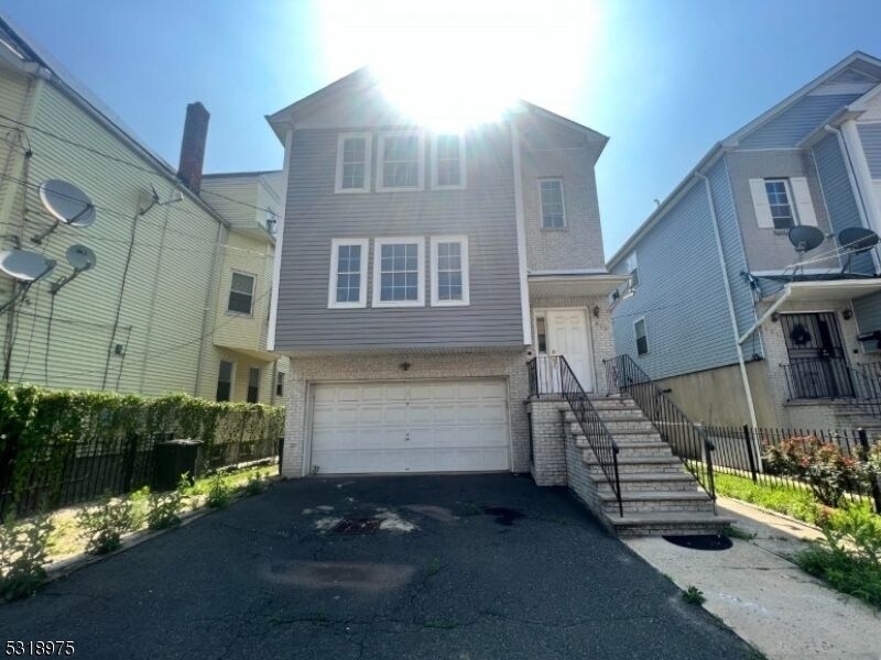 Primary Photo - 419 Irvine Turner Blvd