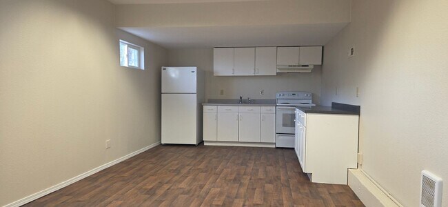 Foto del edificio - West Side Charmer! 1 bed, 1 bath- All Utilities & Lawn Care Included!