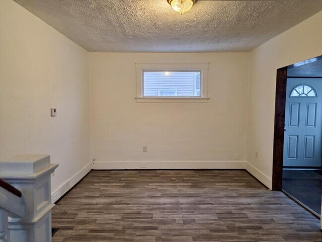 Building Photo - 849 Terra Alta St NE