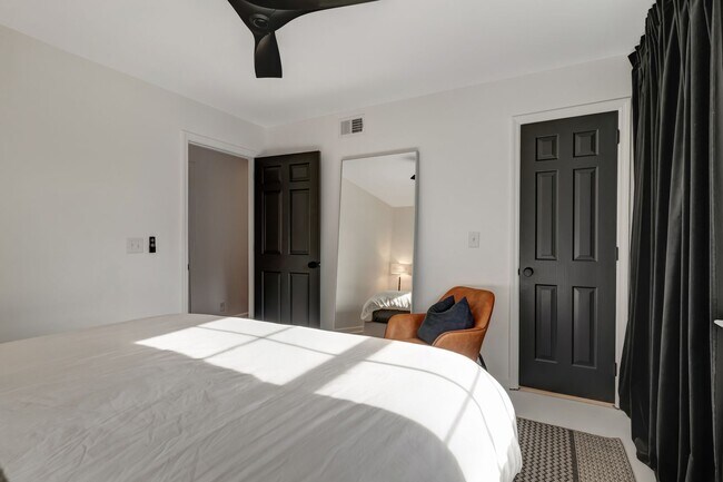 Foto del edificio - Live just minutes from the charm and excit...