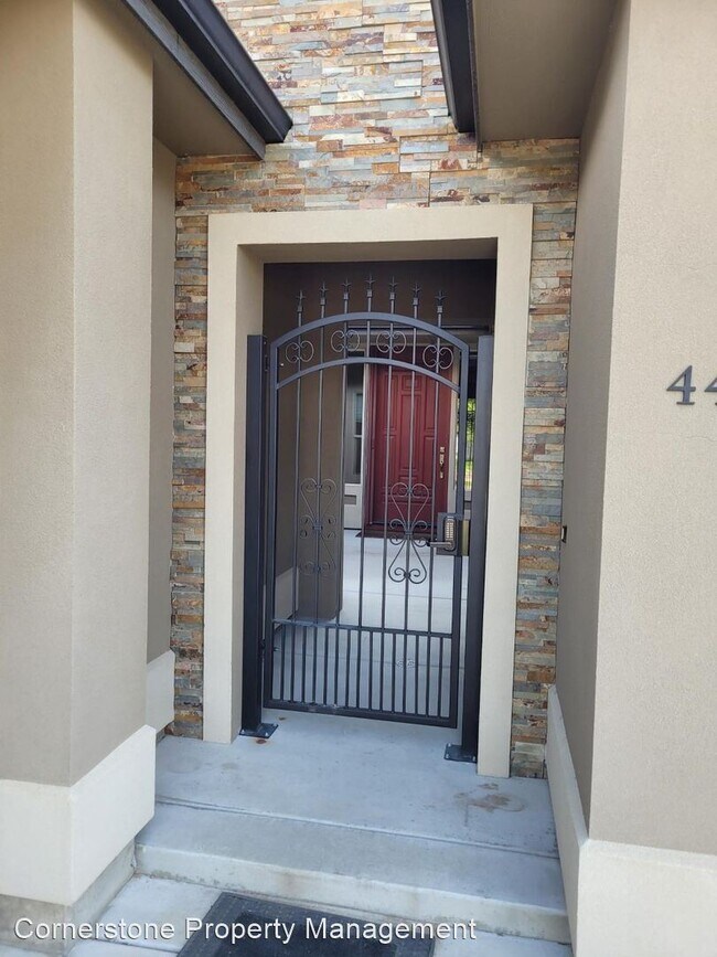Building Photo - 3 br, 2.5 bath House - 4446 N. Abruzzo Ave.