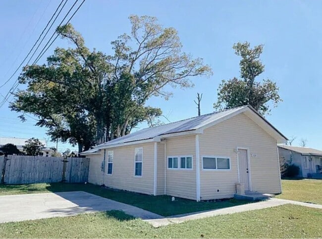 Building Photo - 1164 Mulberry Ave