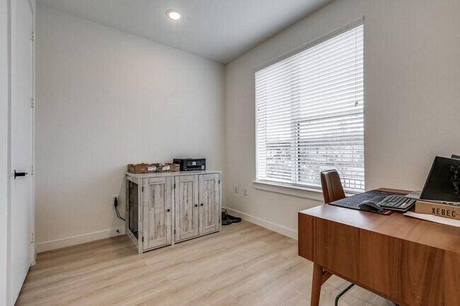 Foto del edificio - LUXURY 3-BEDROOM TOWNHOUSE AT GRAYSON HOUSE