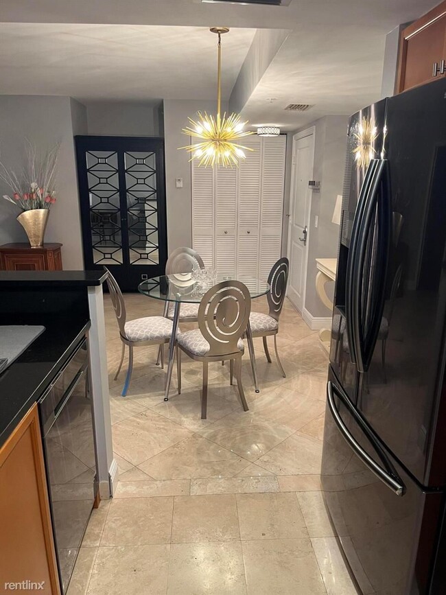 Building Photo - 2 br, 2 bath Condo - 99 SE Mizner Blvd Apt...