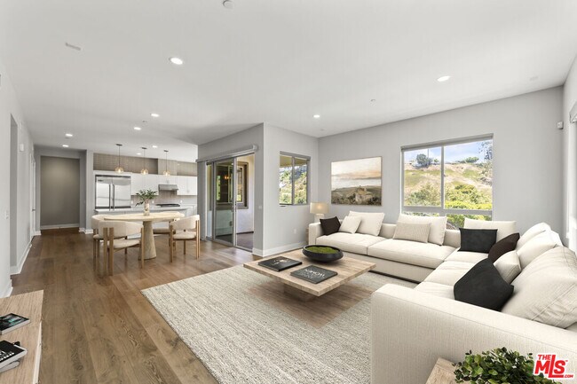 Foto del edificio - 12705 Bluff Creek Dr